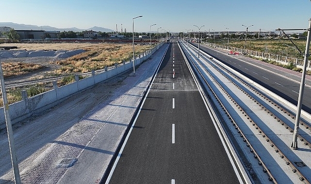 Konya Büyükşehir, Şehir Hastanesi-Yeni Sanayi Tramvay Hattı Güzergâhındaki Bölgelerin Yol Altyapısını Güçlendiriyor
